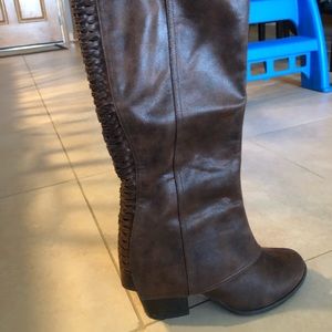Heeled boots